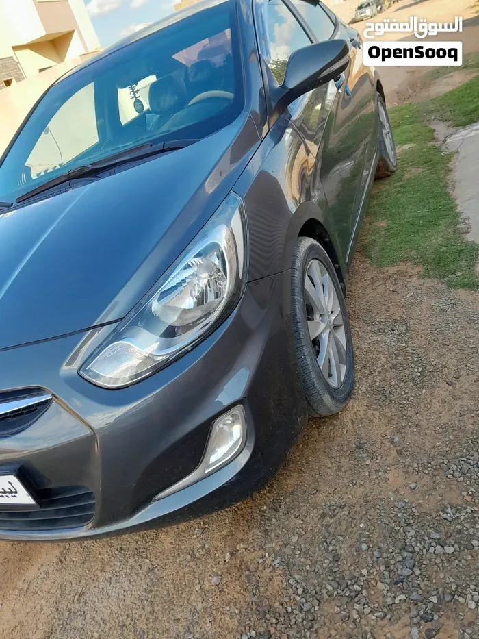 Hyundai Accent 2011 photo 3