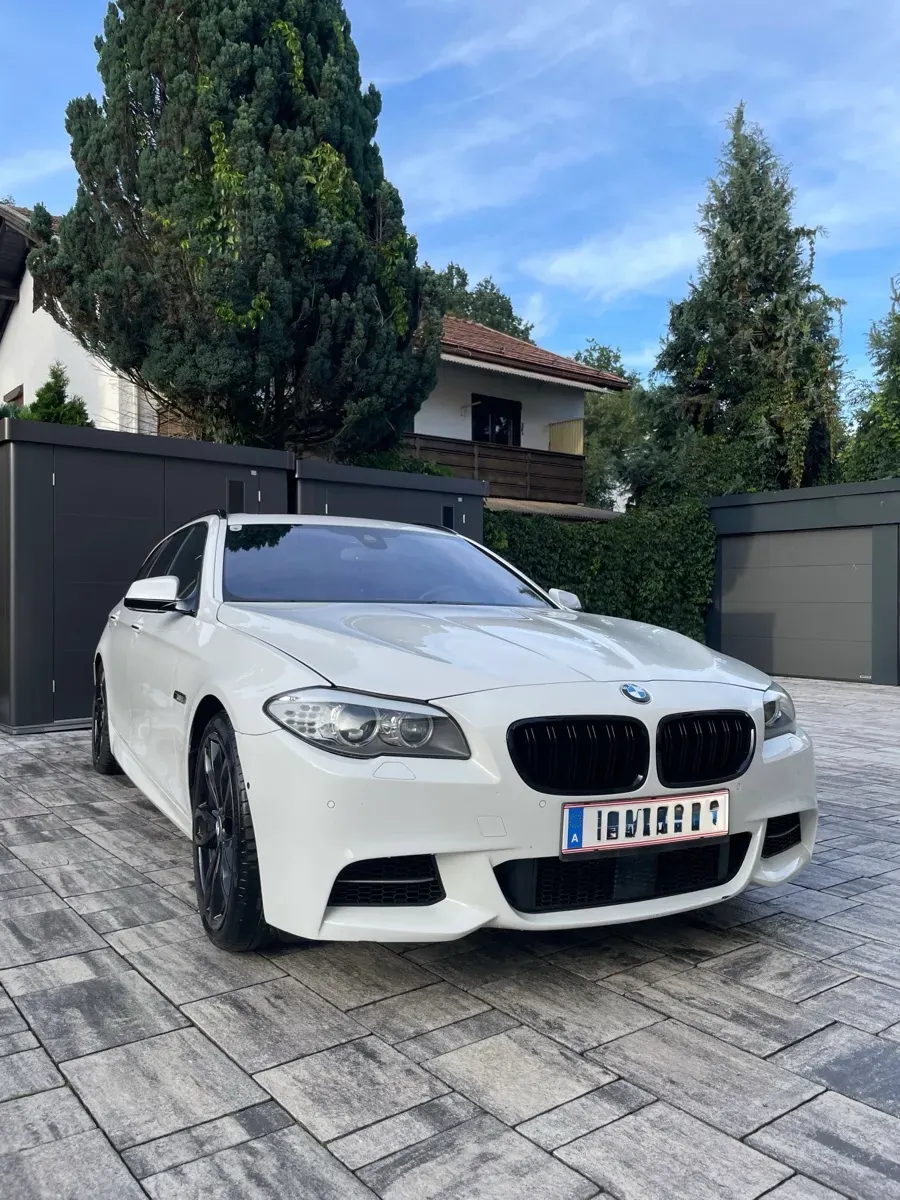 BMW 5 Series 2012 photo 2