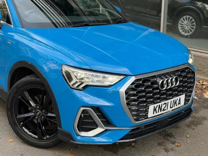Audi Q3 2021 photo 2