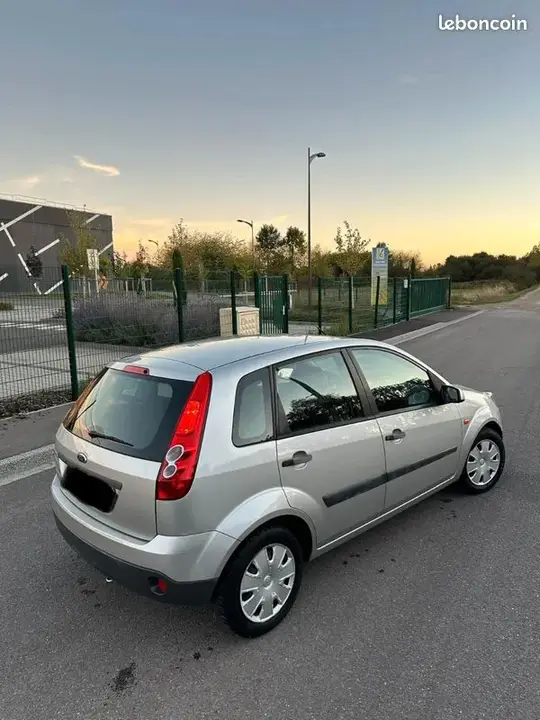 Ford Fiesta 2006 photo 2