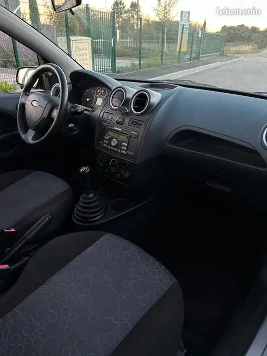 Ford Fiesta 2006 photo 3