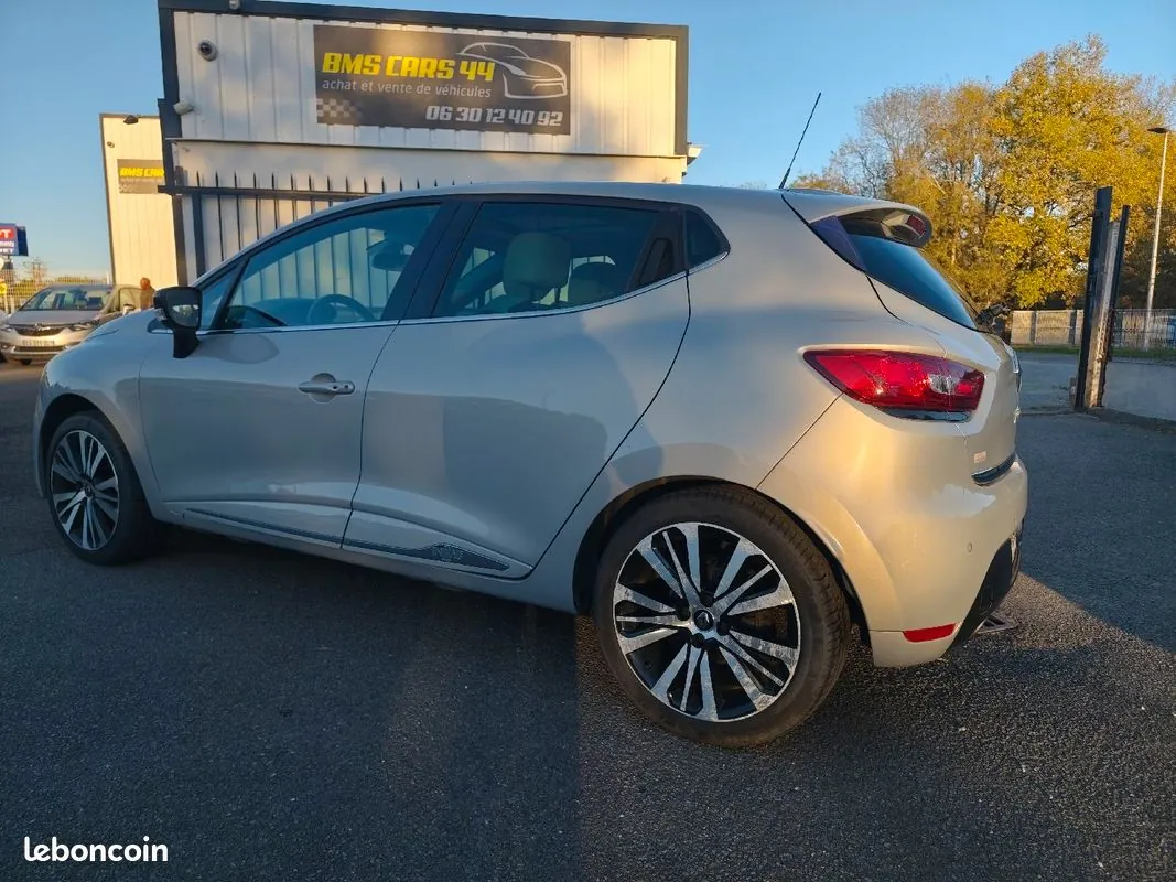 Renault Clio 2015 photo 2