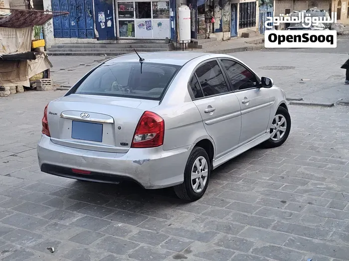 Hyundai Verna 2010 photo 2