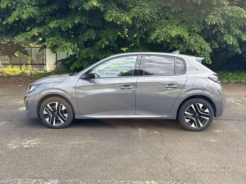 Peugeot 208 2025 photo 2