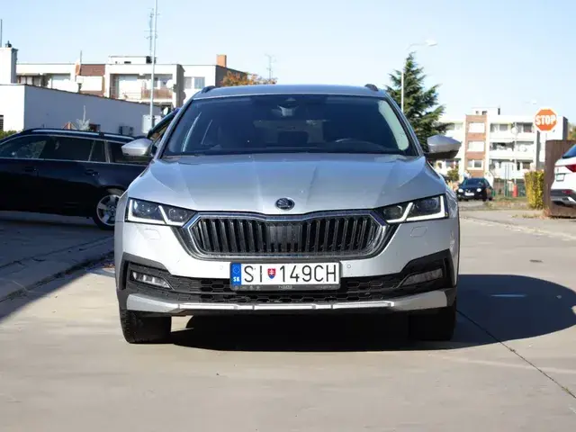 Skoda Octavia Combi 2021 photo 2