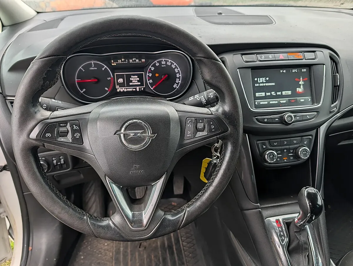 Opel Zafira 2017 photo 2
