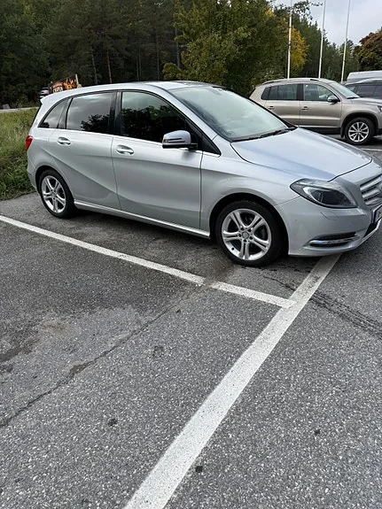 Mercedes-Benz B180 2013 photo 2