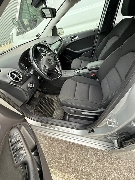 Mercedes-Benz B180 2013 photo 4