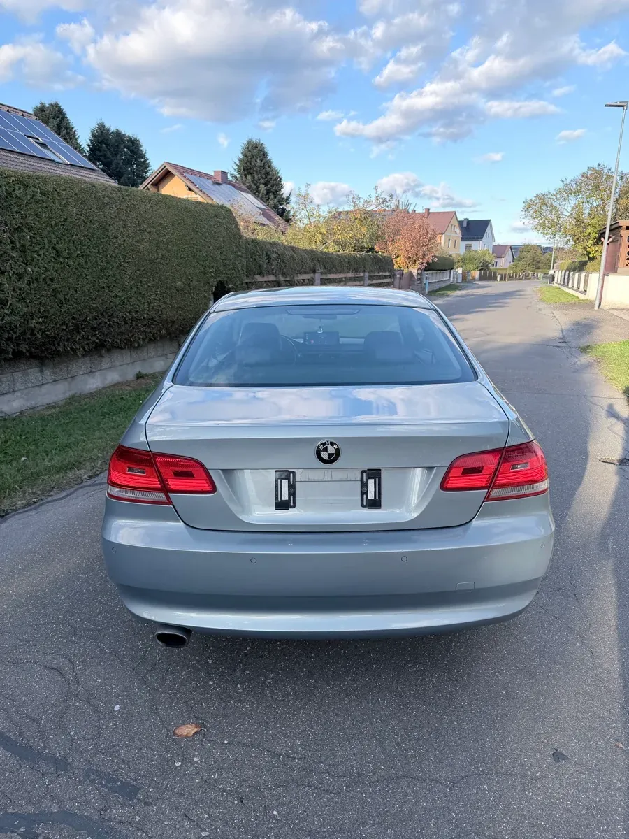 BMW 3 Series 2008 photo 2