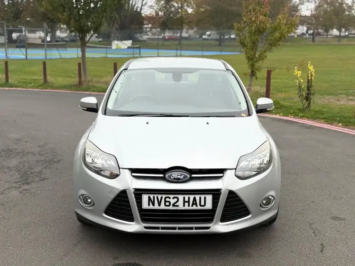 Ford Focus 2012 photo 2