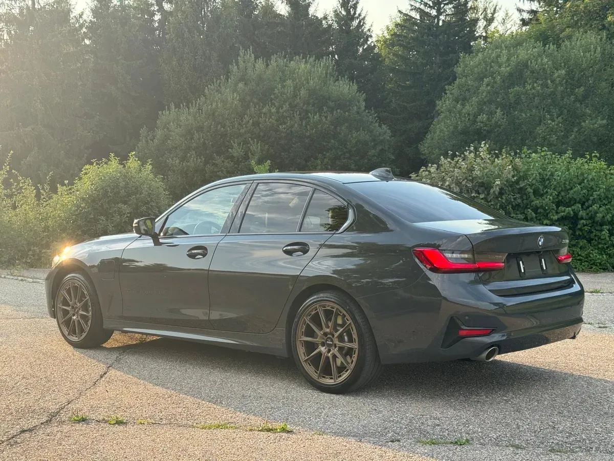 BMW 3 Series 2020 photo 3