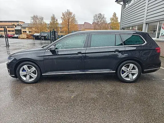 Volkswagen Passat 2017 photo 2