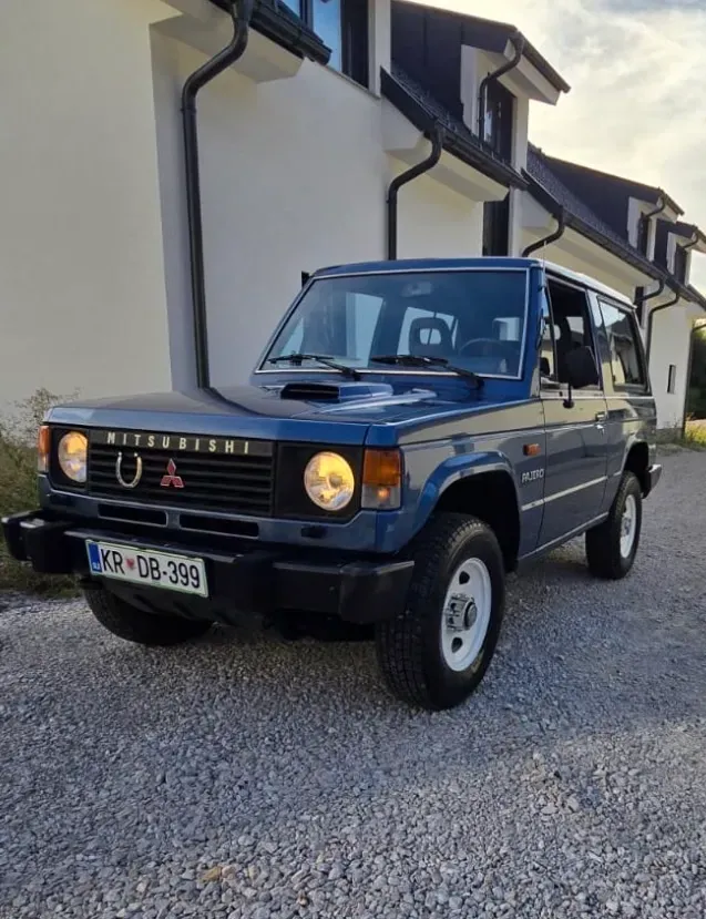 Mitsubishi Pajero 1990 photo 2