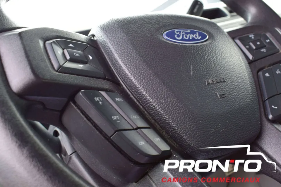 Ford E-450 2022 photo 4