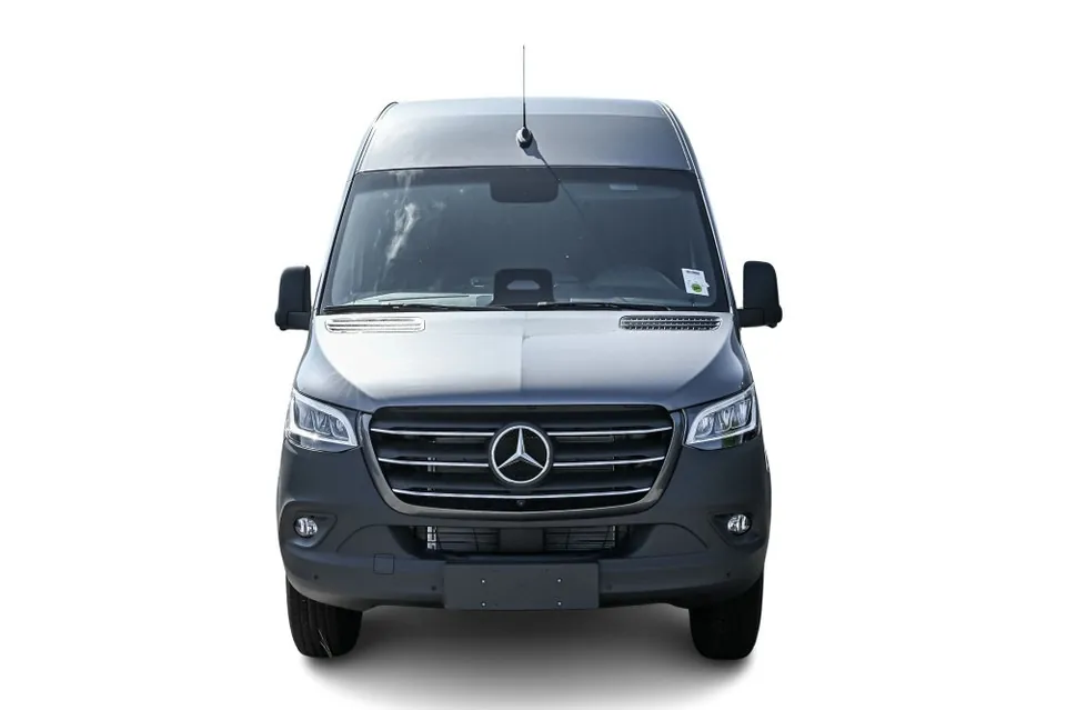 Mercedes-Benz Sprinter 2026 photo 2