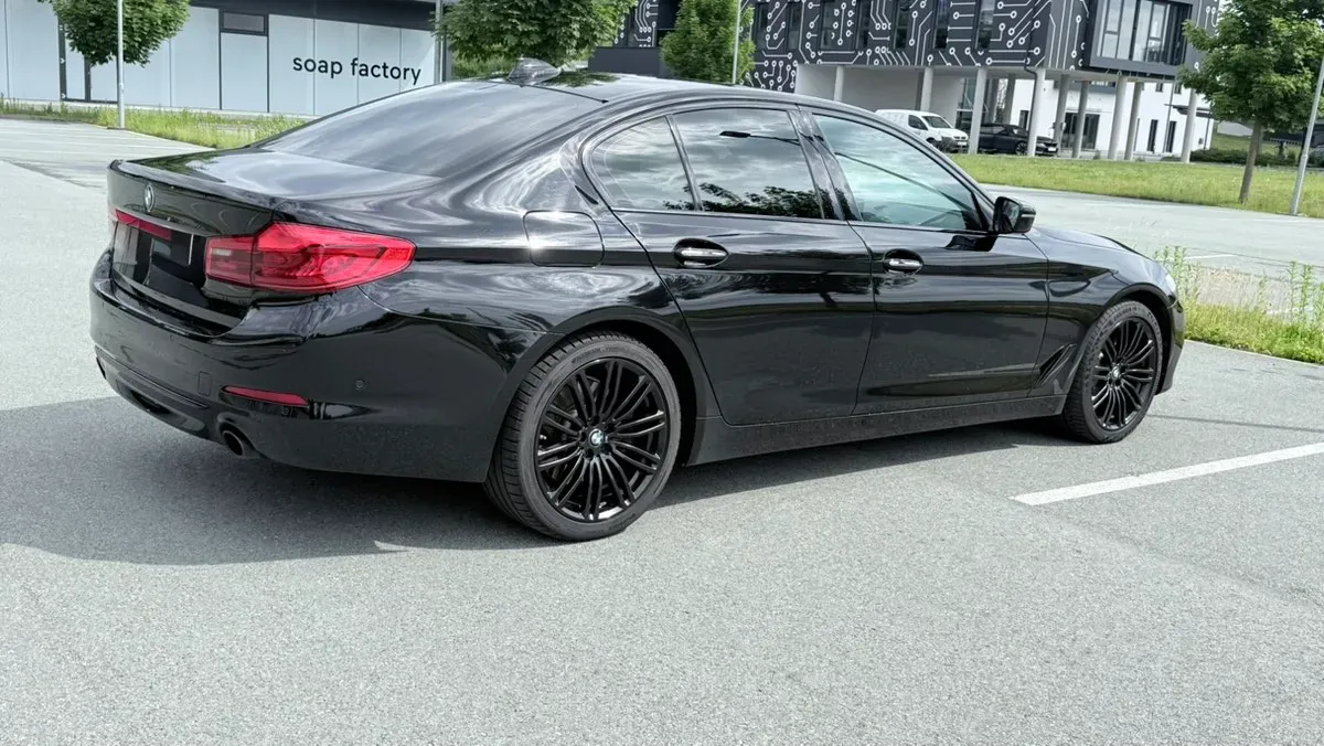 BMW 5 Series 2017 photo 3