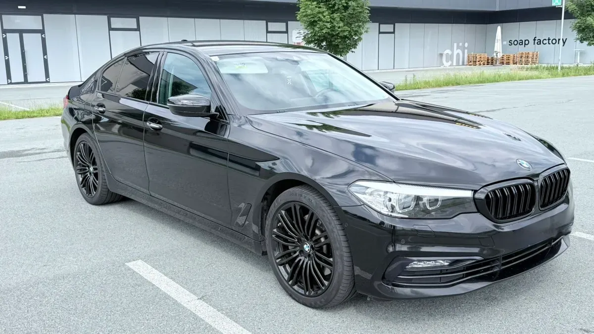 BMW 5 Series 2017 photo 2
