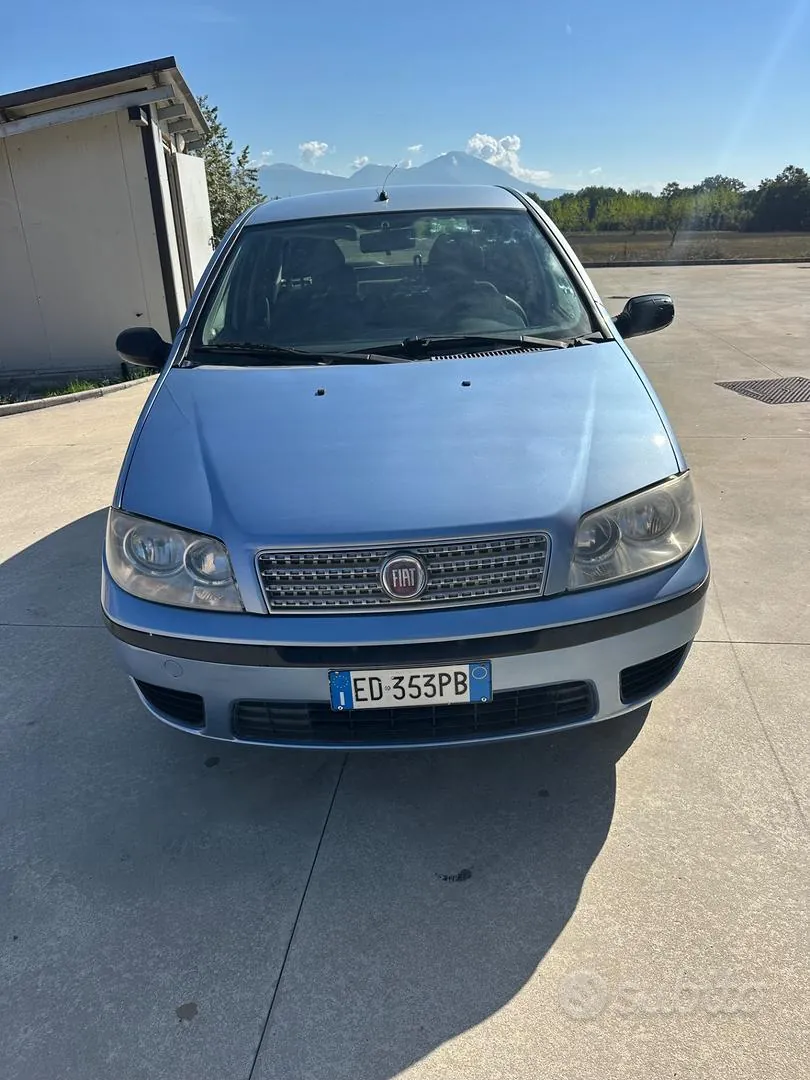 Fiat Punto 2010 photo 2