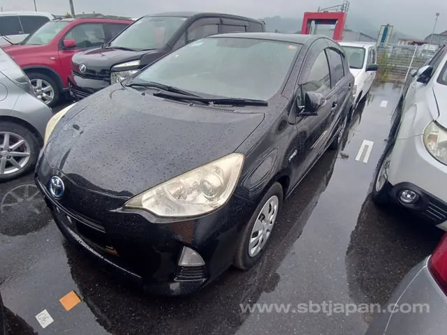 Toyota Aqua S 2012 photo 2