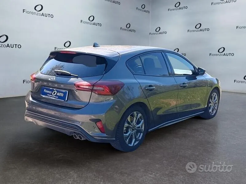 Ford Focus 2024 photo 2