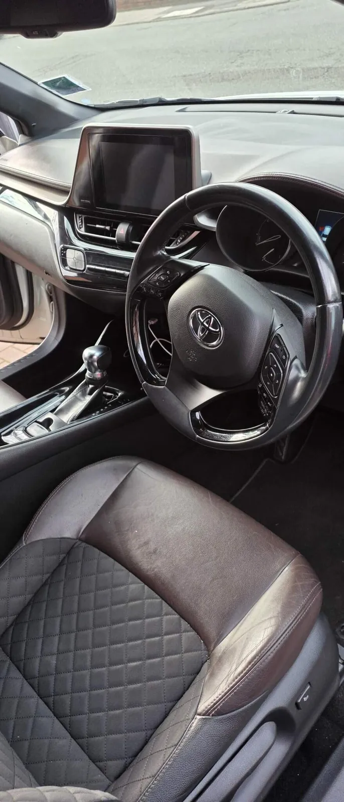Toyota C-Hr 2018 photo 3