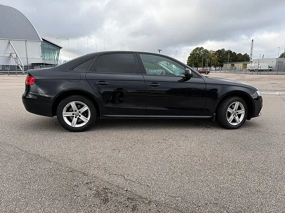 Audi A4 2010 photo 5