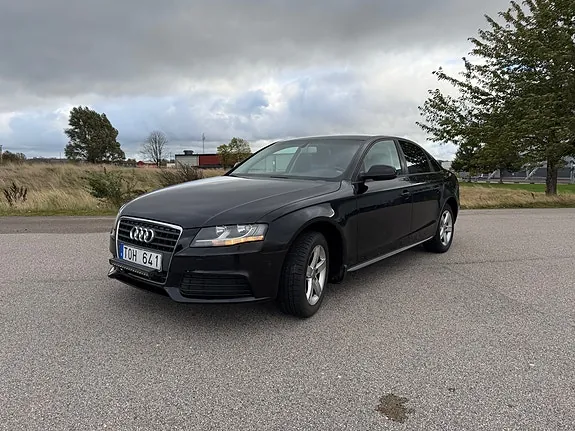 Audi A4 2010 photo 2