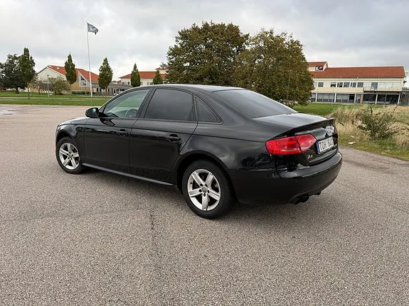Audi A4 2010 photo 3