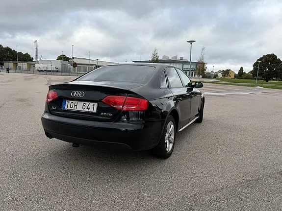 Audi A4 2010 photo 4
