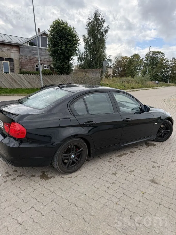 BMW 320 2009 photo 3