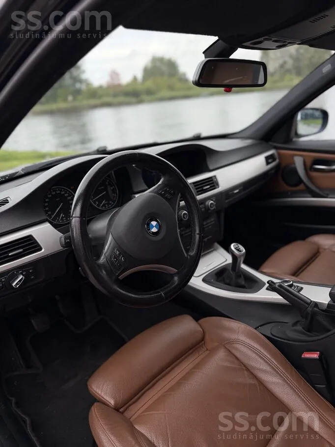 BMW 320 2009 photo 4