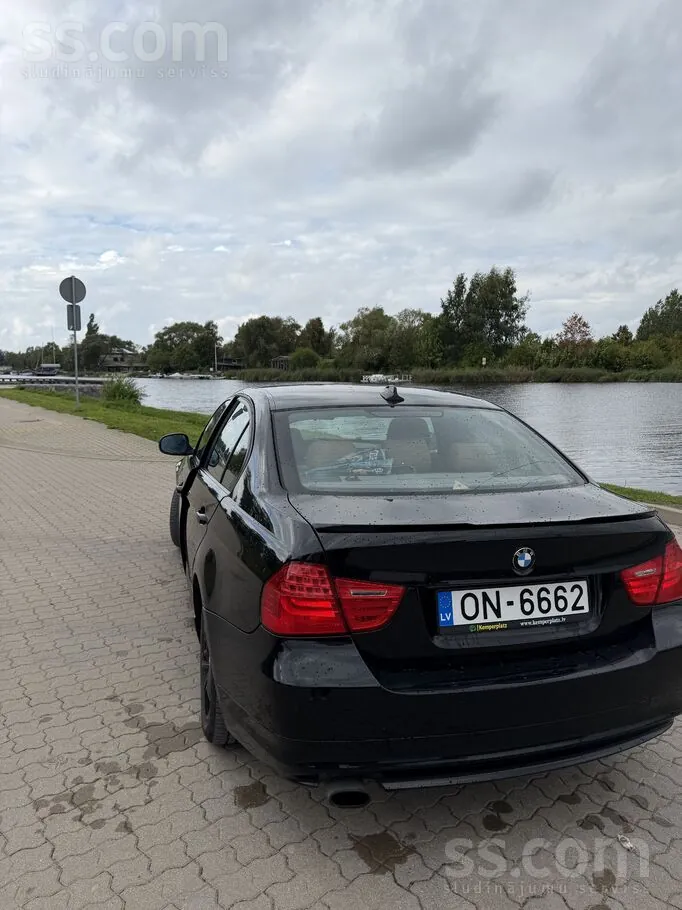 BMW 320 2009 photo 2