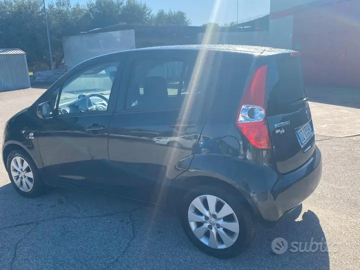 Suzuki Swift 2010 photo 2