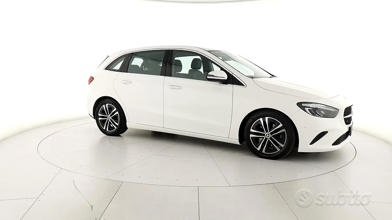 Mercedes-Benz C-Class 2024 photo 3