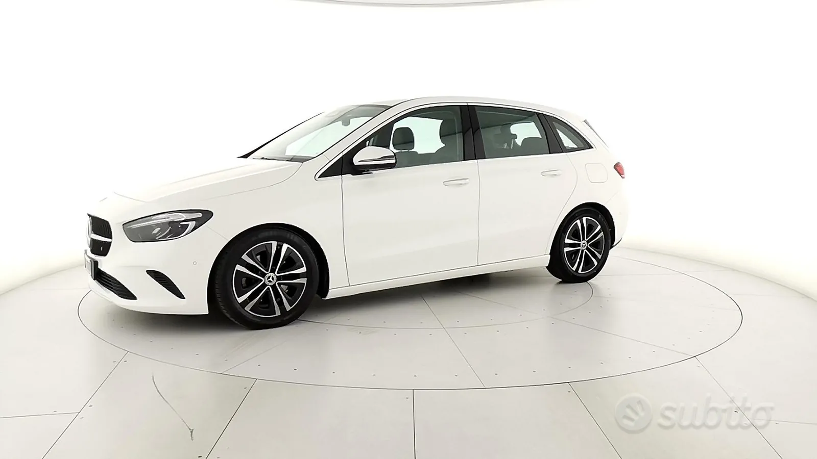 Mercedes-Benz C-Class 2024 photo 2