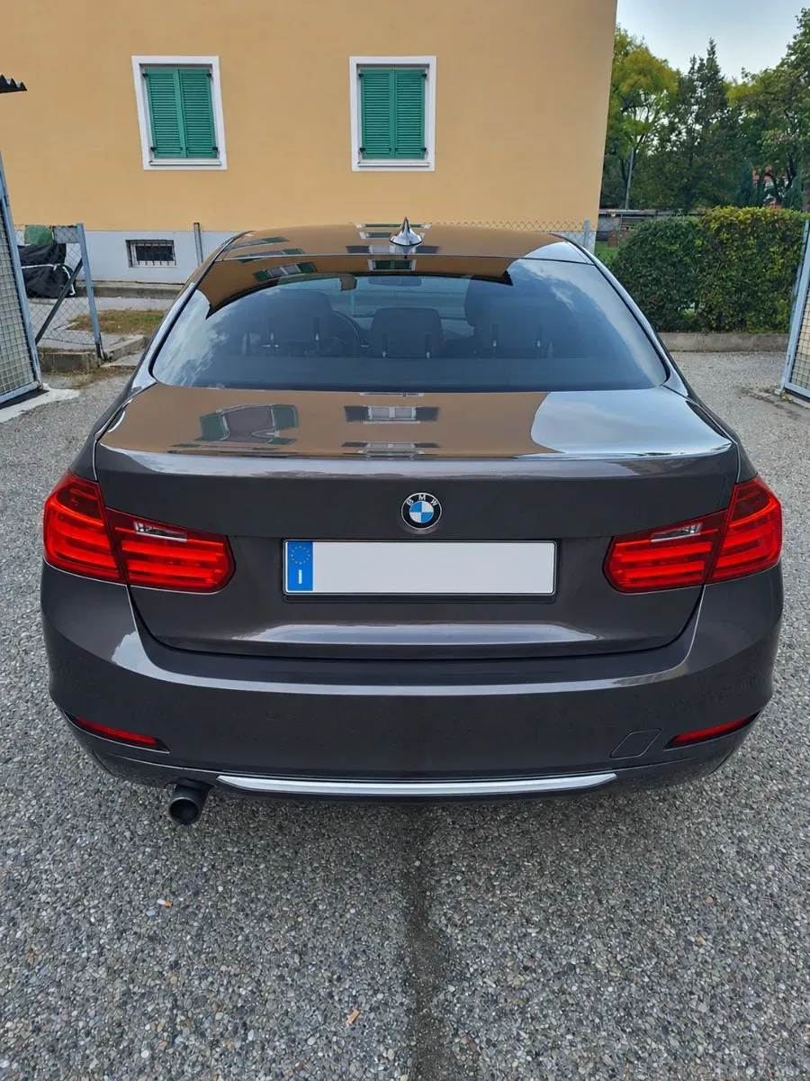BMW 3 Series 2012 photo 2
