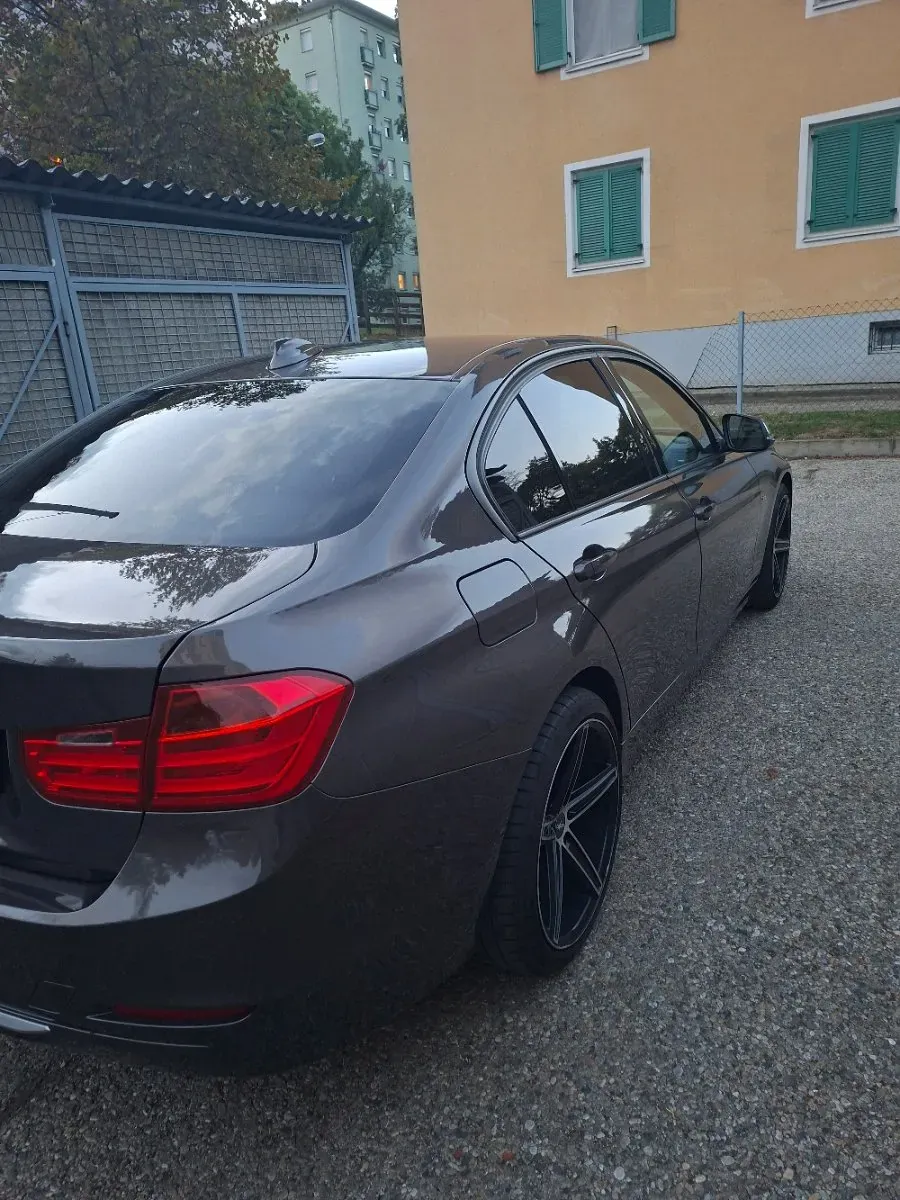 BMW 3 Series 2012 photo 3