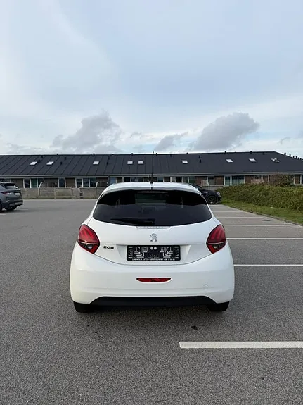 Peugeot 208 2018 photo 2