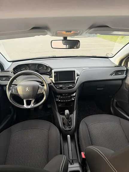 Peugeot 208 2018 photo 4