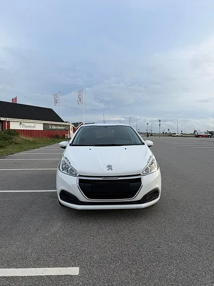Peugeot 208 2018 photo 3