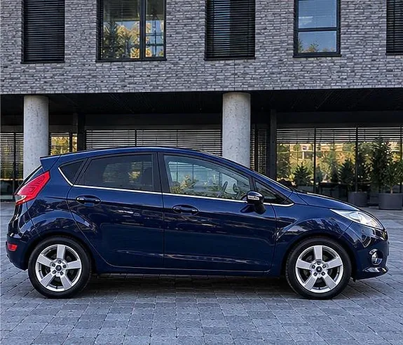 Ford Fiesta 2010 photo 4