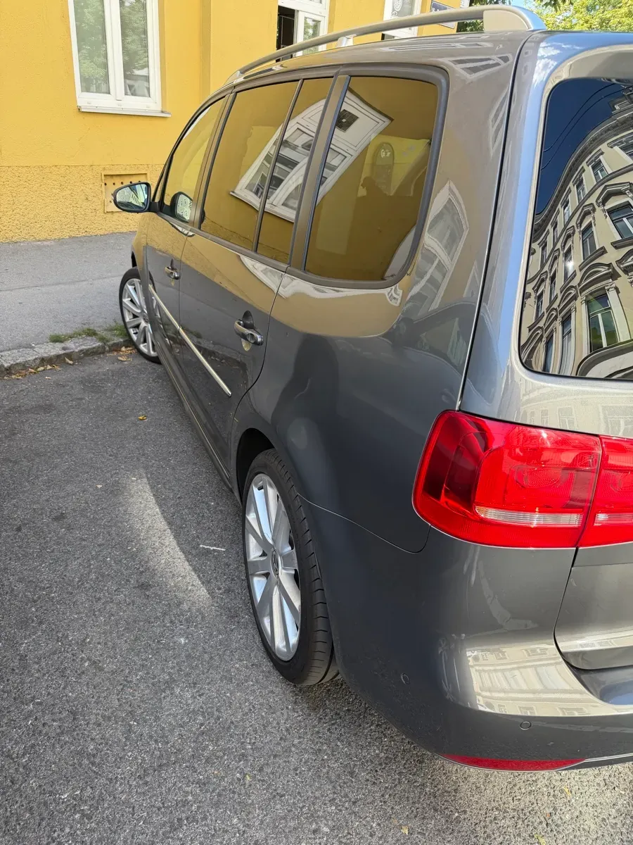 Volkswagen Touran 2012 photo 3