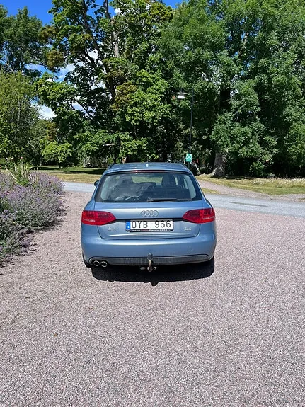 Audi A4 2012 photo 3