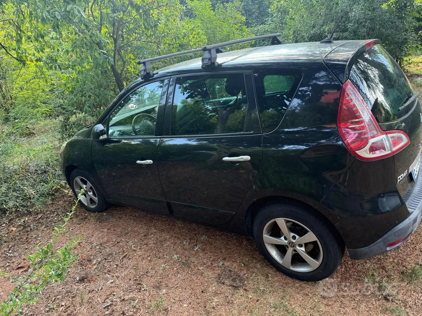 Renault Scenic 2011 photo 2