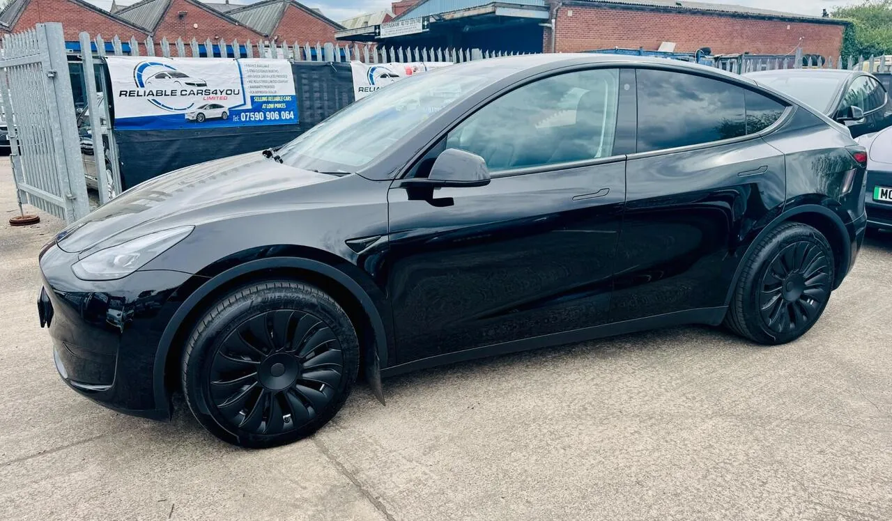 Tesla Model Y 2024 photo 2