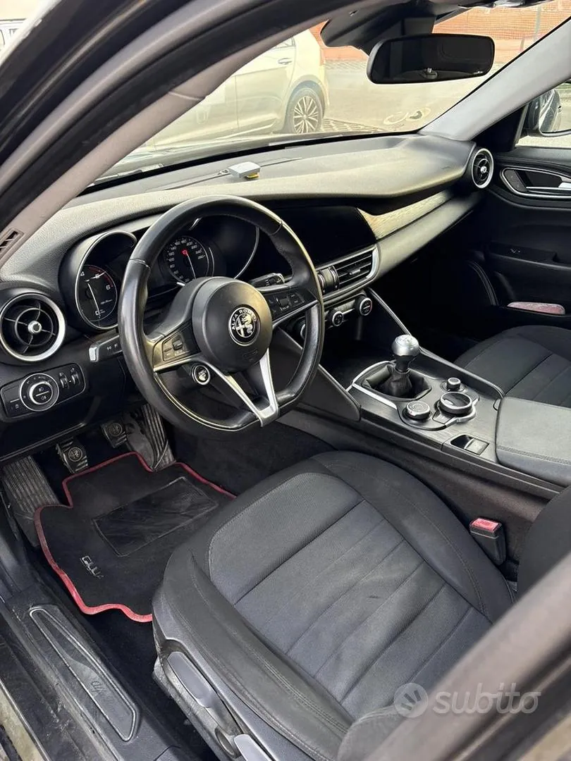Alfa Romeo Giulia 2017 photo 5