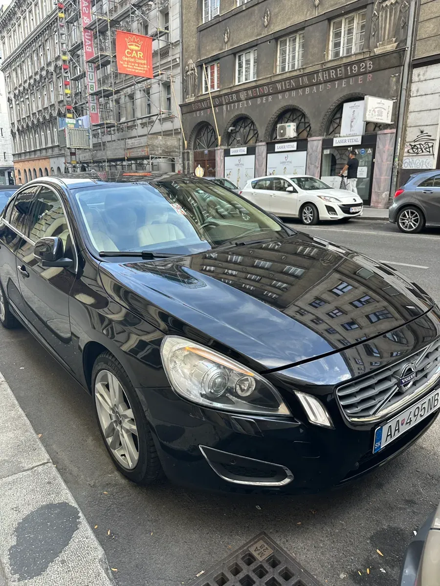 Volvo S60 2010 photo 2