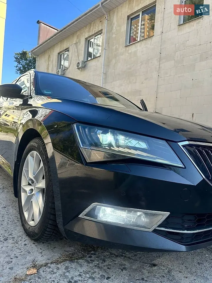 Skoda Superb 2016 photo 4