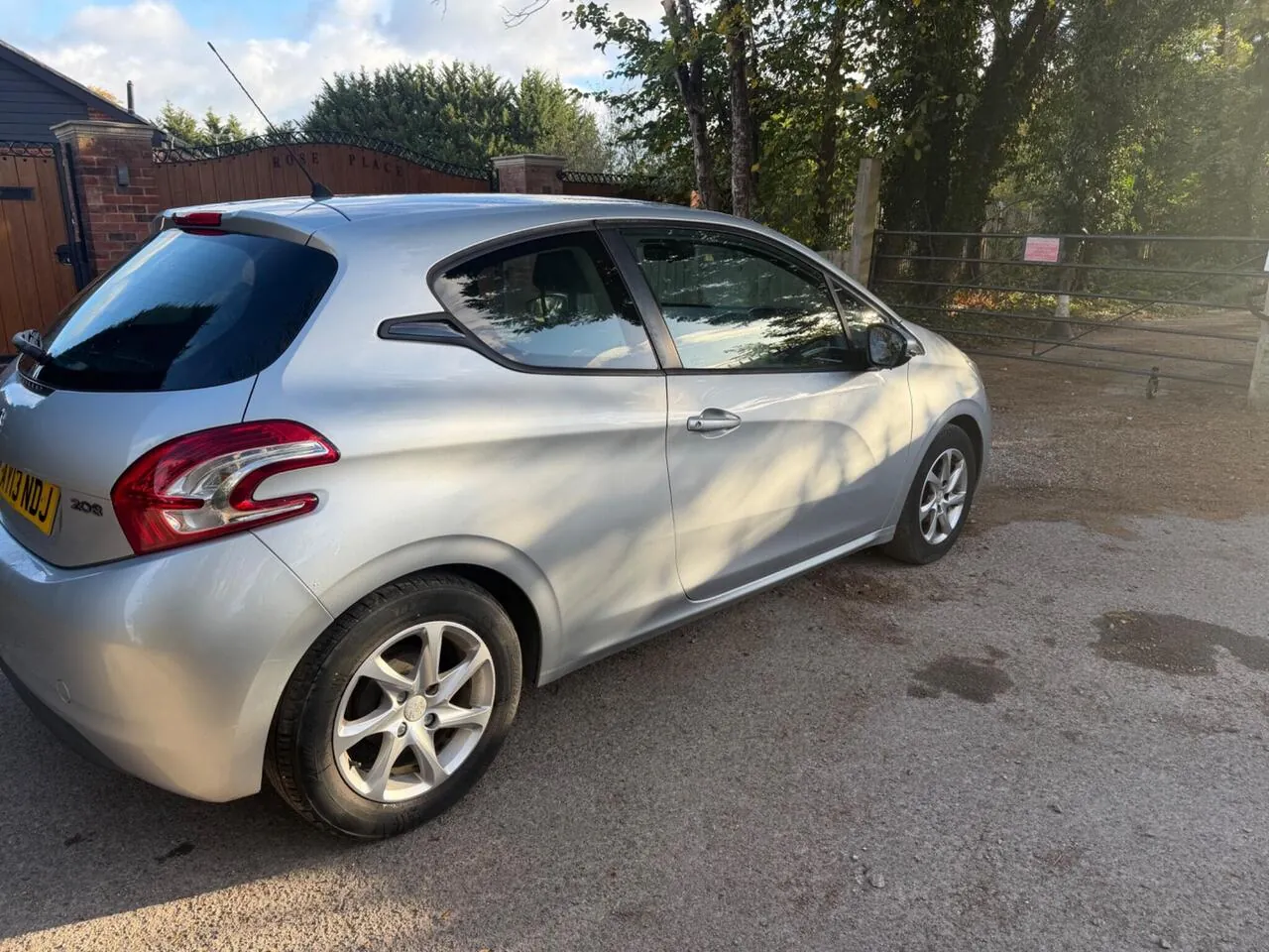 Peugeot 208 2013 photo 4