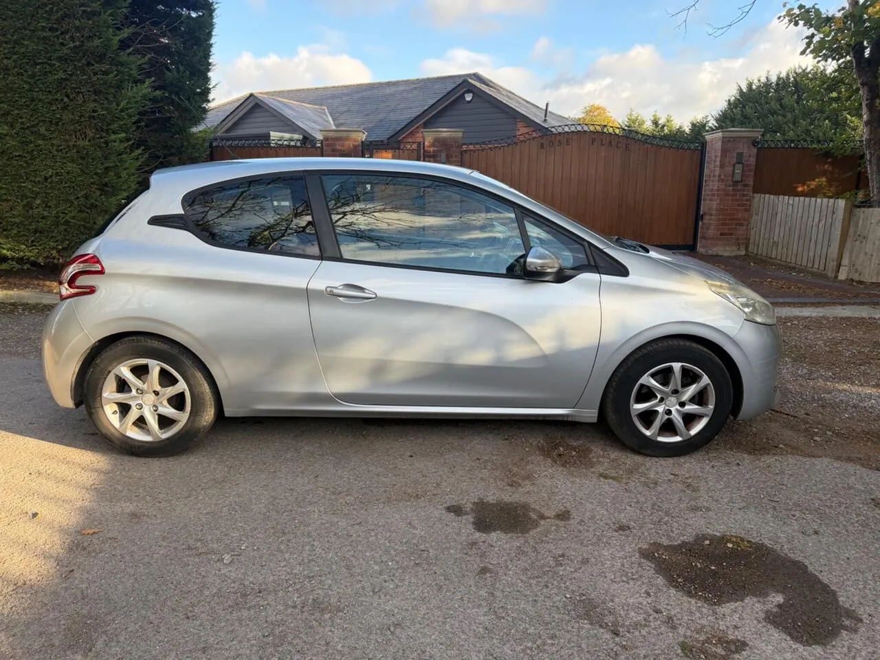 Peugeot 208 2013 photo 3